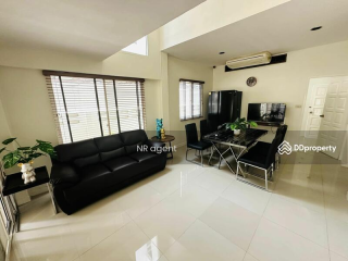 Spacious 3-Floor House in Sukhumvit 31 with 5 Bedrooms