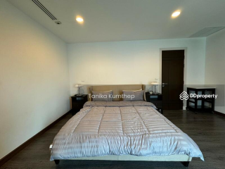Fully Furnished 3-Bedroom Condo at The Crest Ruamrudee near BTS Phloen Chit