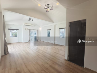 Luxury Detached House in Manthana Rama 9-Srinakarin, Hua Mak