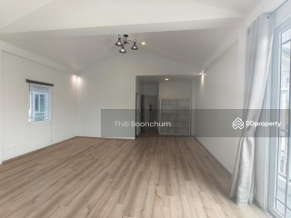 Luxury Detached House in Manthana Rama 9-Srinakarin, Hua Mak
