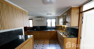 Luxurious 3-Bedroom House with Private Pool in Baan Promsri 2