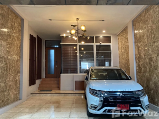 Розкішний 3-спальний таунхаус у Prompak Place, Бангкок