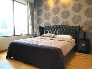 1 Bed Condo at The Emporio Place near BTS Phrom Phong