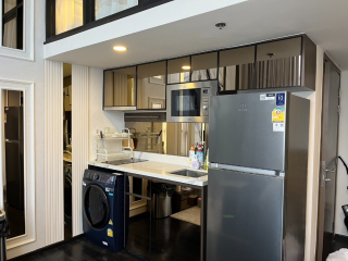 Luxurious 2 Bedroom Condo at BTS Thonglor, Modern Design