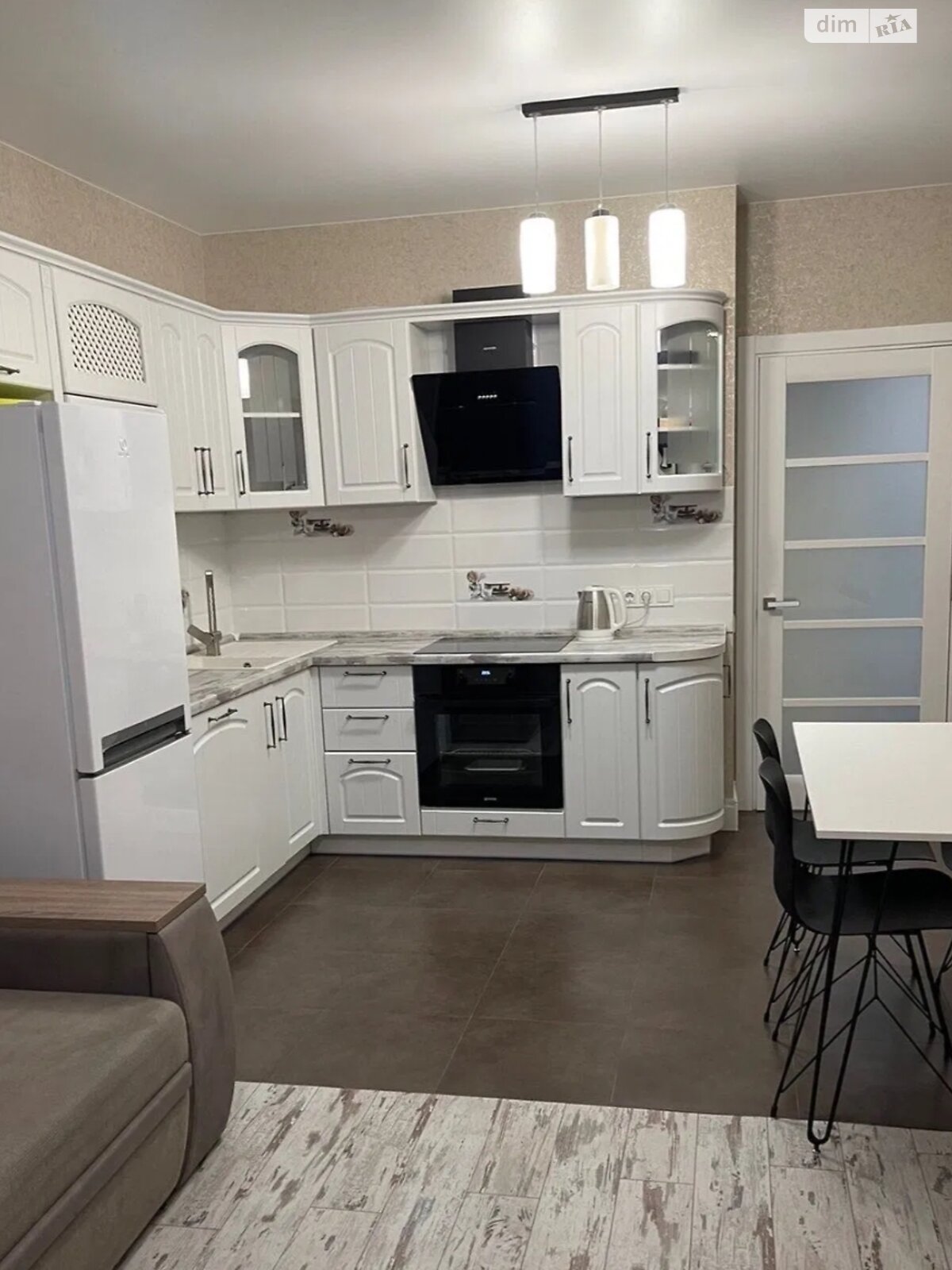 Stylish Apartment on Right Bank, Near Metro and Parks