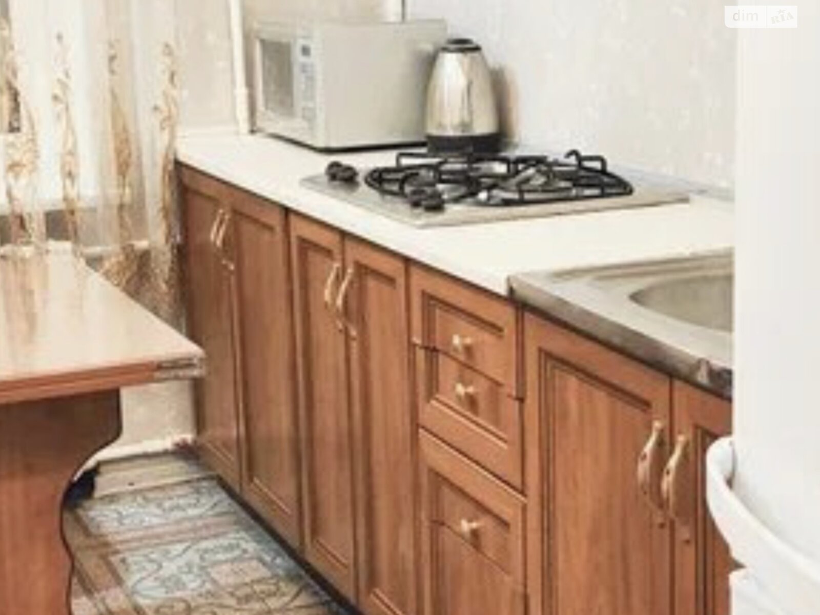 Spacious 1-bedroom apartment in city center near Passage