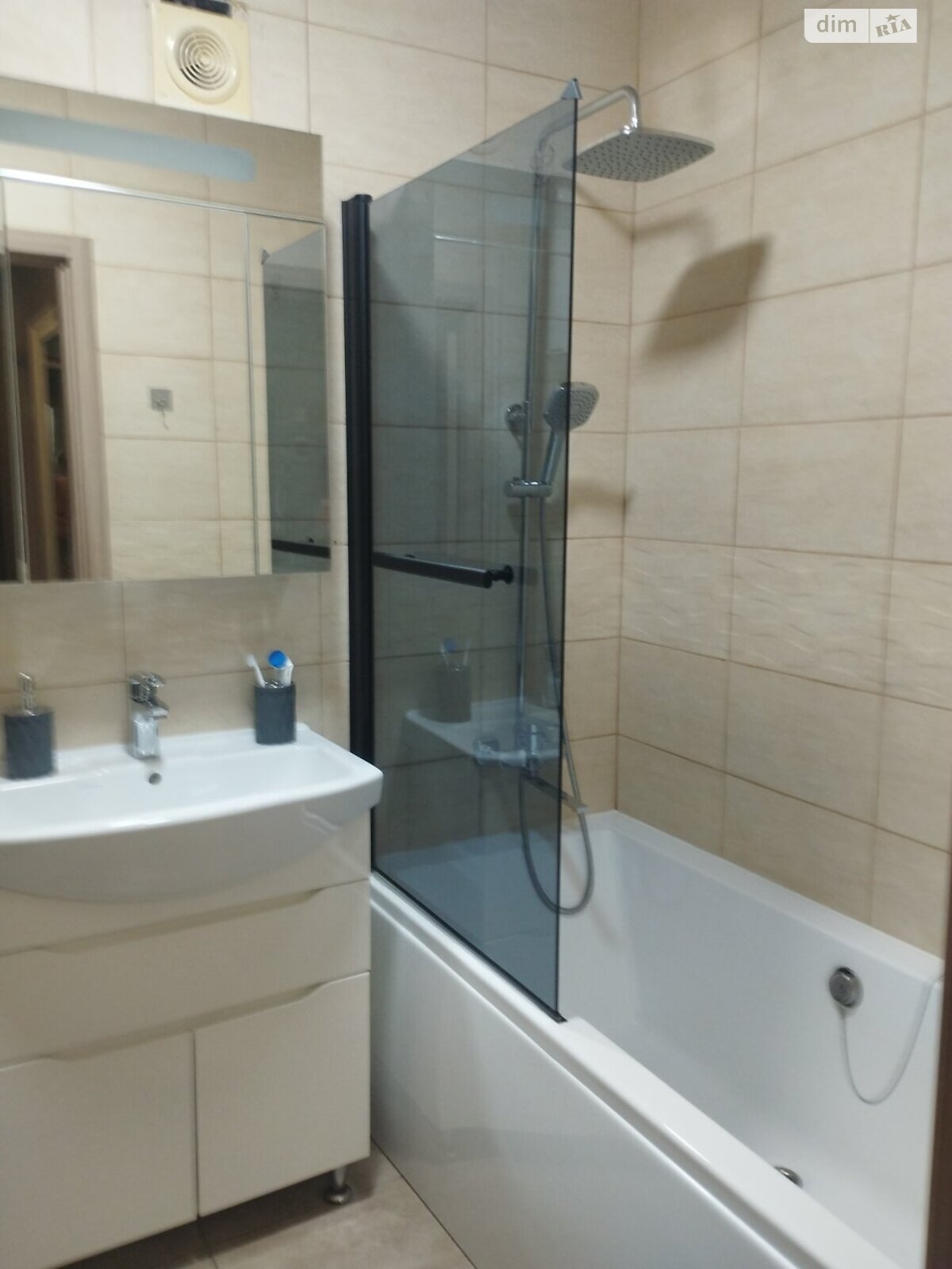 2-room apartment on Sakharova, new brick building with own heating