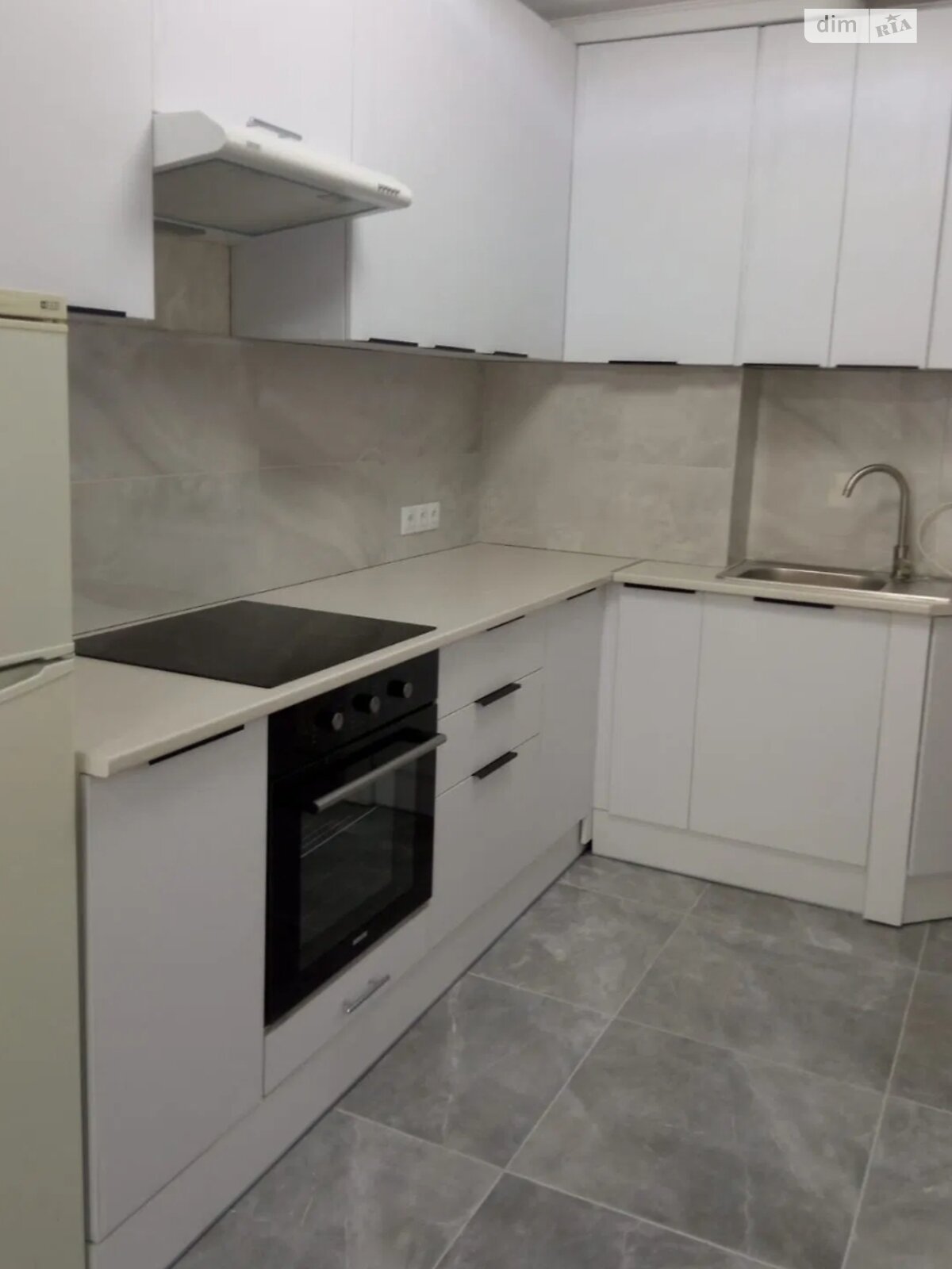 Stylish 2022 Apartment with Modern Amenities near Metro