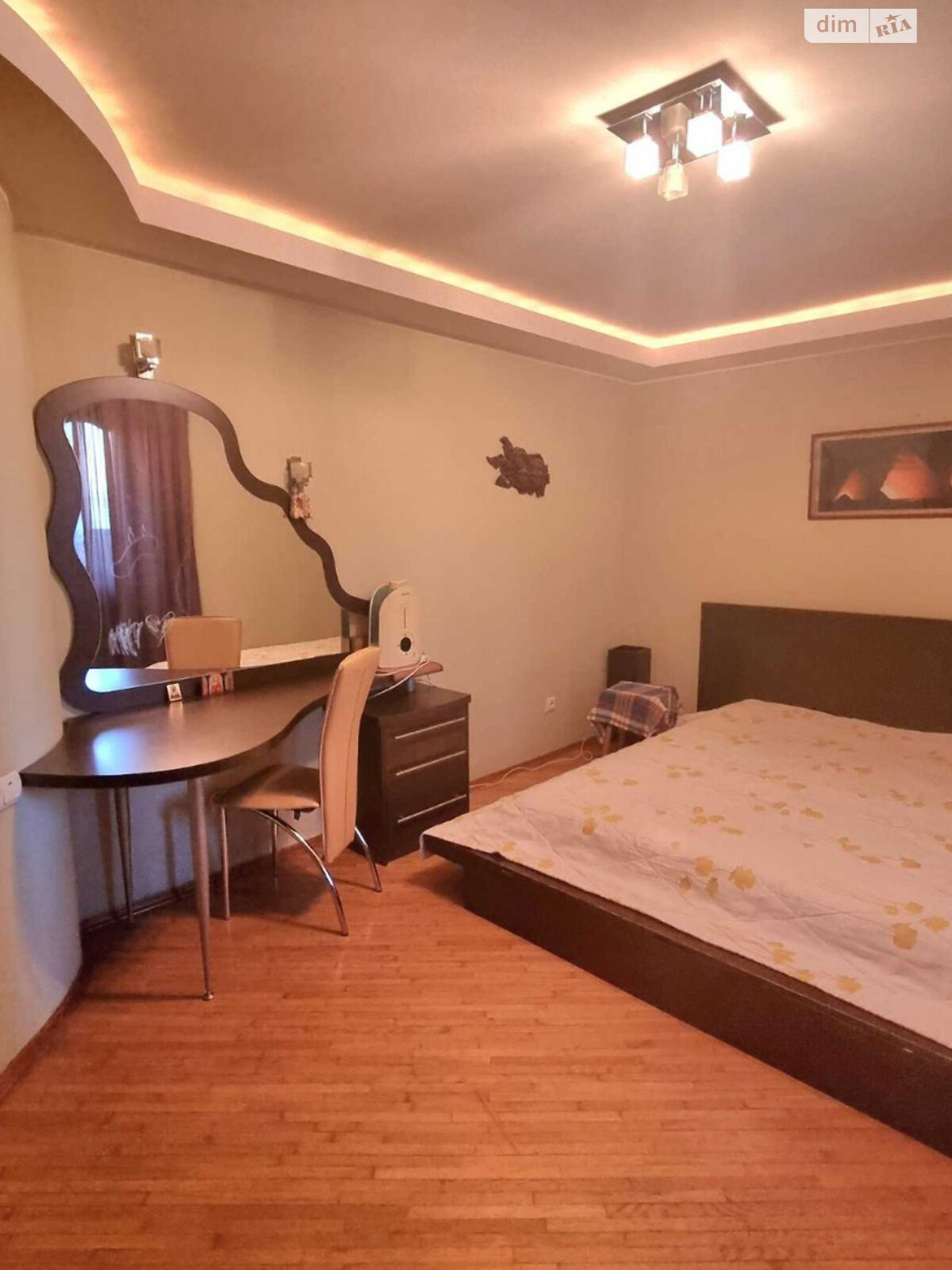 3-Room Apartment on Rabochaya Street, Convenient Location