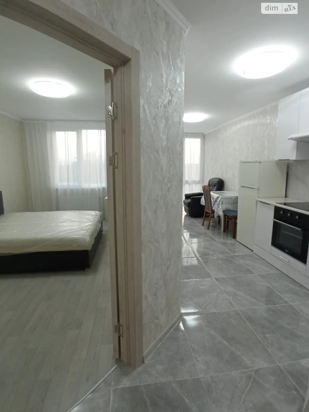 Stylish 2022 Apartment with Modern Amenities near Metro
