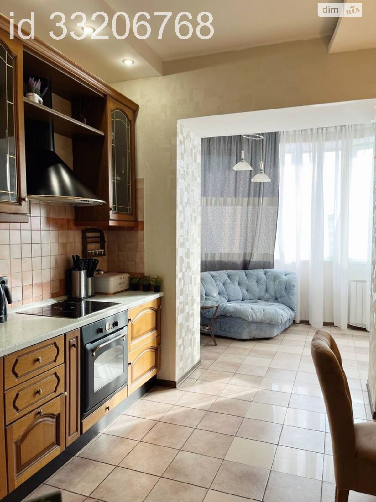 Spacious 3-bedroom apartment near Natalka Park with modern design