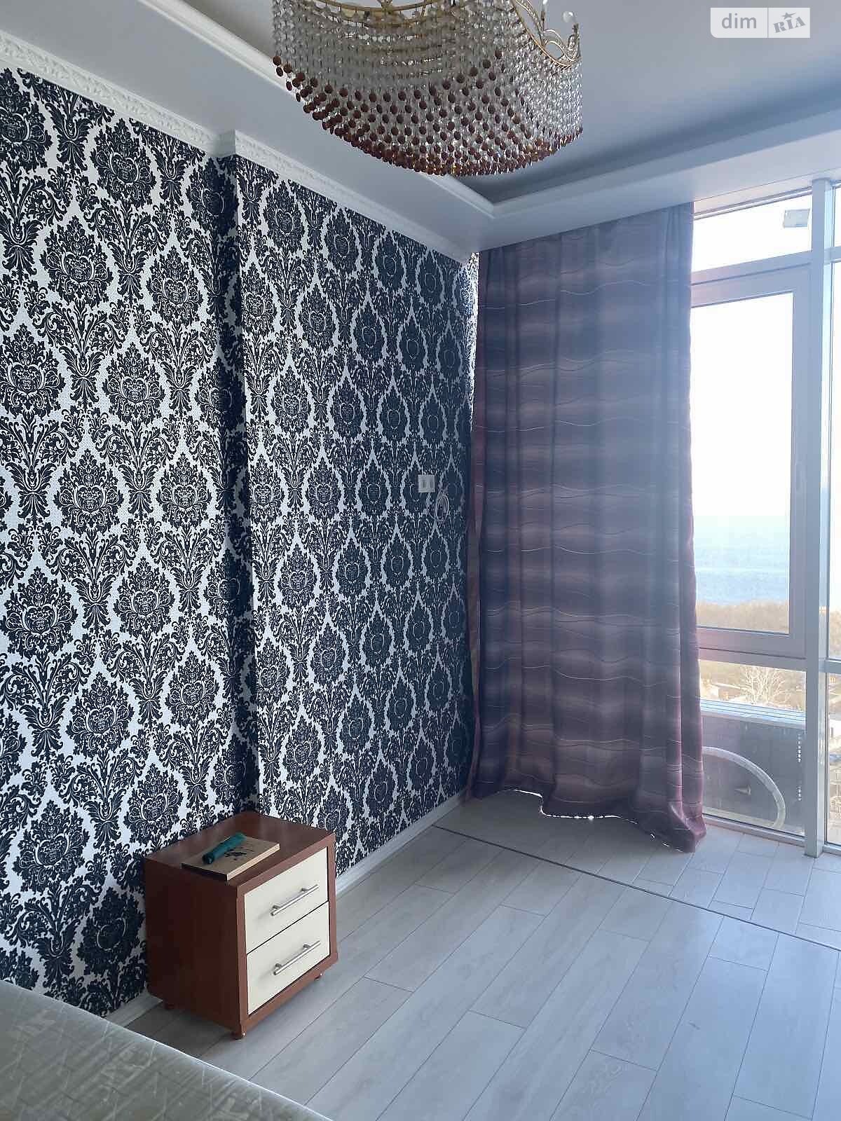 Two-bedroom apartment with sea view in Paris residential complex