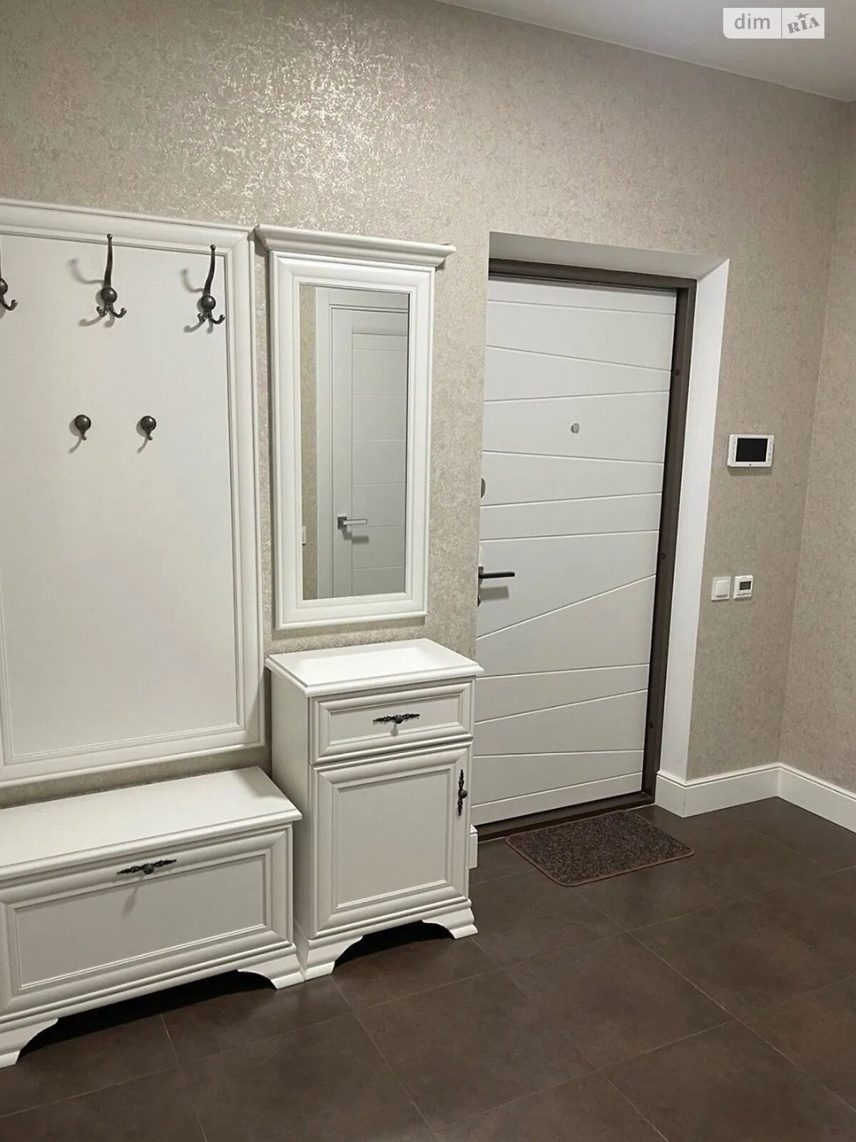 Stylish Apartment on Right Bank, Near Metro and Parks