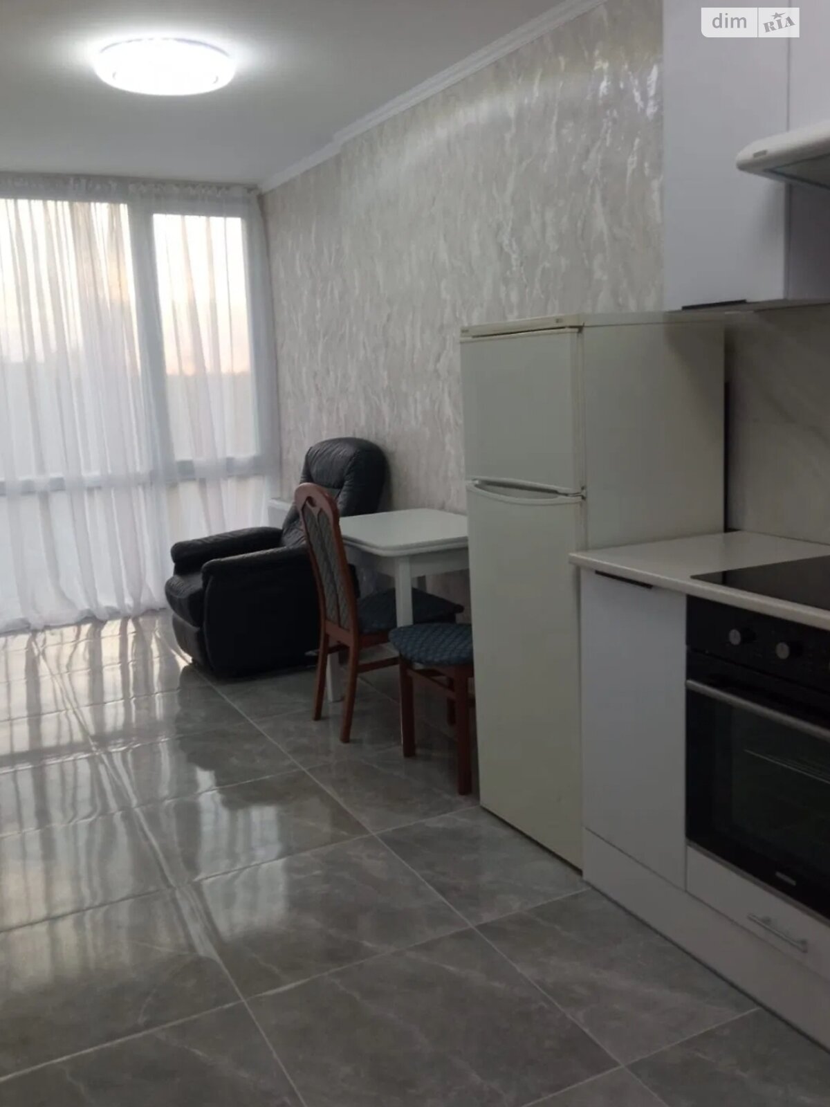 Stylish 2022 Apartment with Modern Amenities near Metro