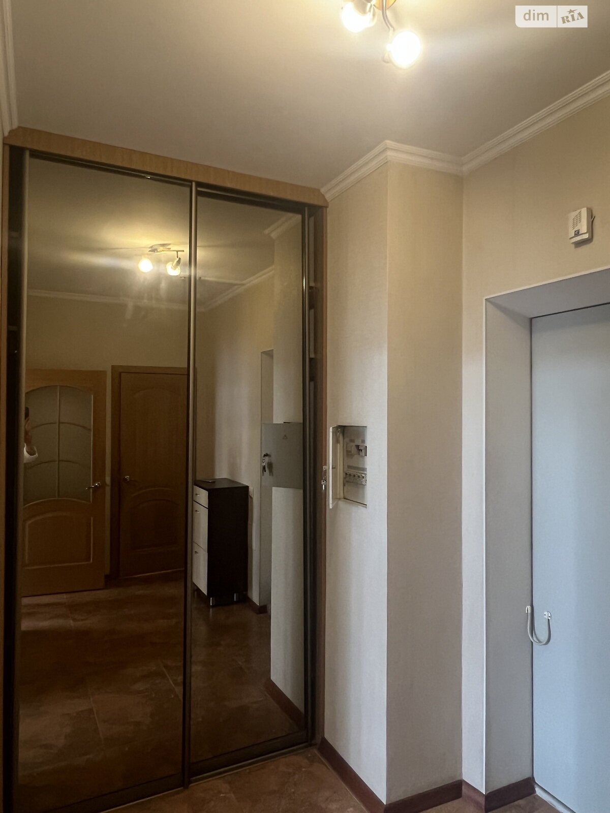 1-bedroom apartment on 8th floor of 25-story building