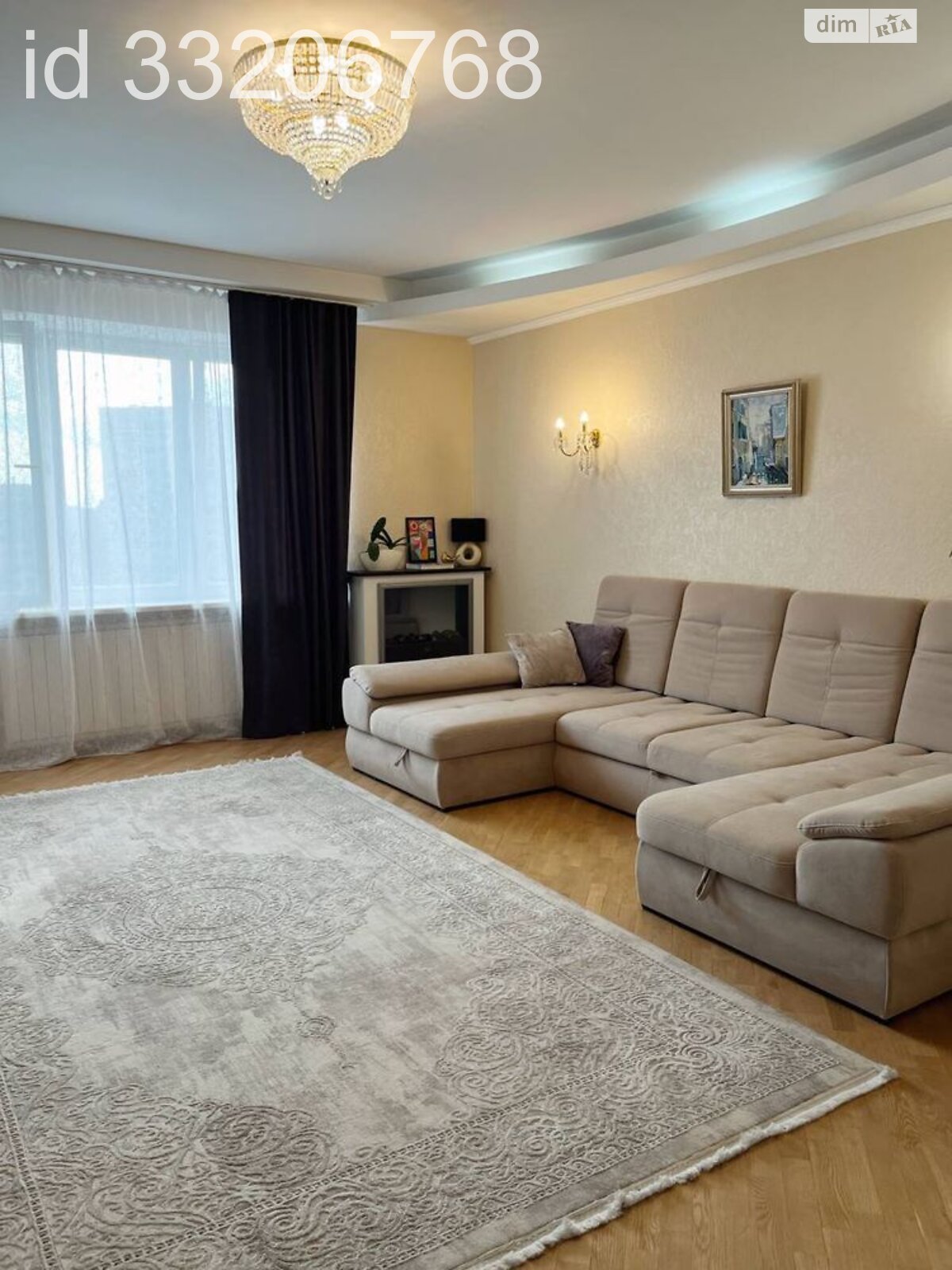 Spacious 3-bedroom apartment near Natalka Park with modern design