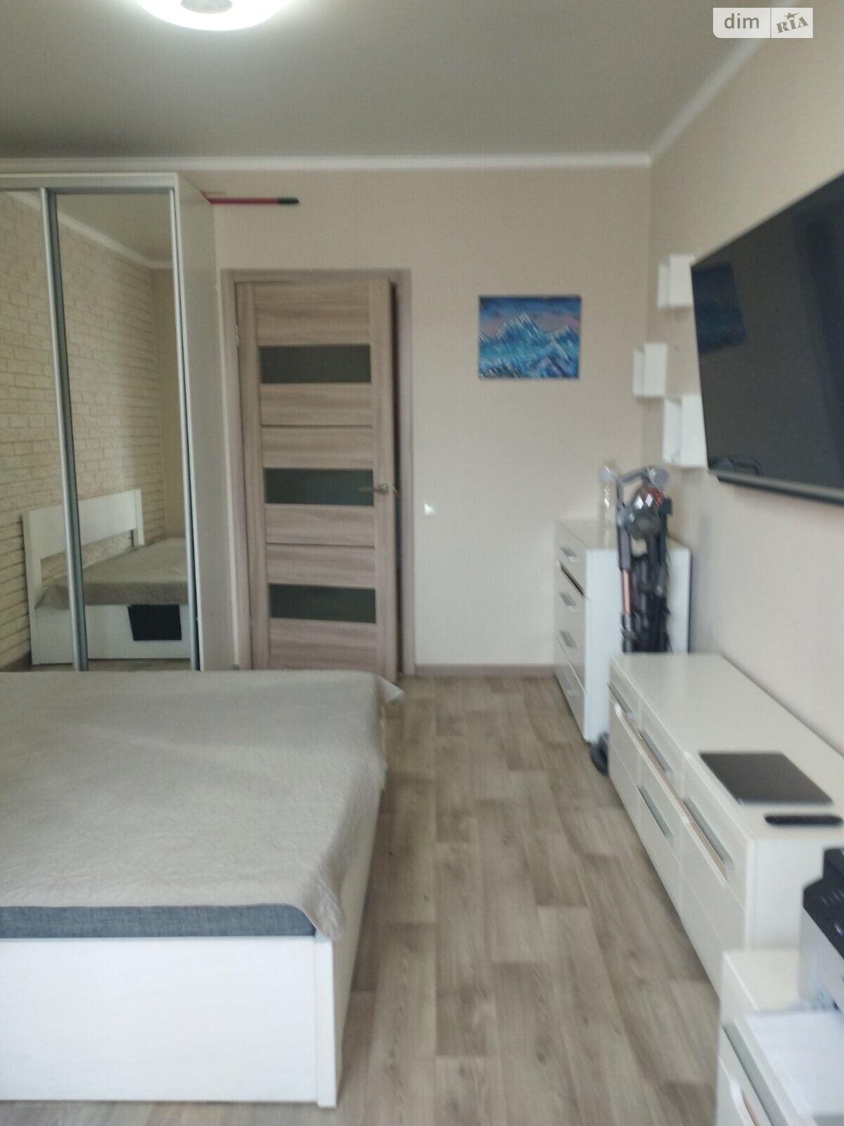 2-room apartment on Sakharova, new brick building with own heating
