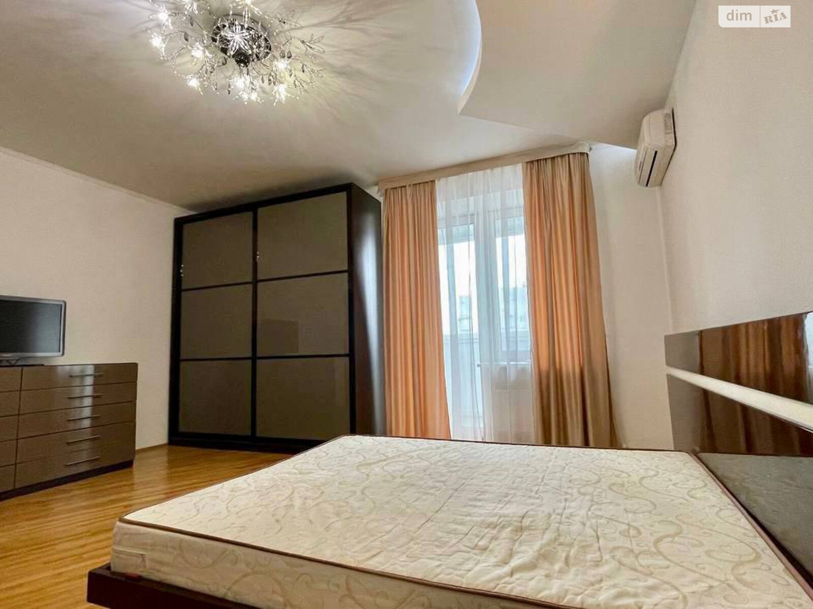 Long-term rental of a 3-room apartment on Verstatobudivelny Lane