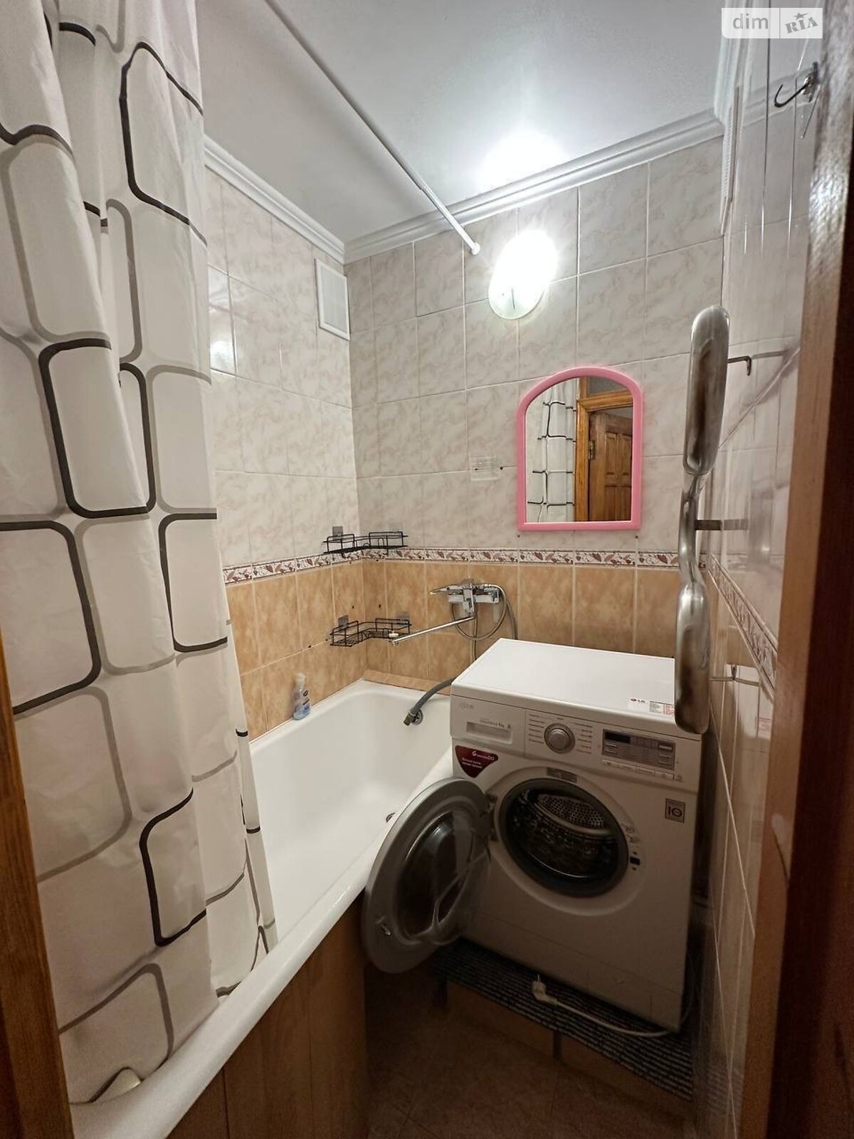 Two-room apartment in central district, Alexander Pole Avenue