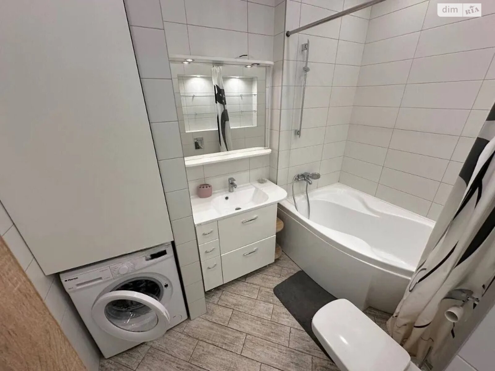 2-Room Apartment in Kirovsky Complex with Large Kitchen-Studio