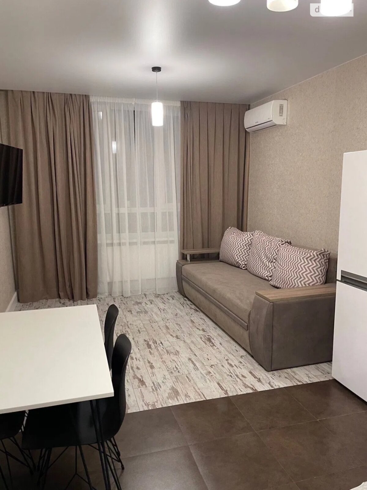 Stylish Apartment on Right Bank, Near Metro and Parks