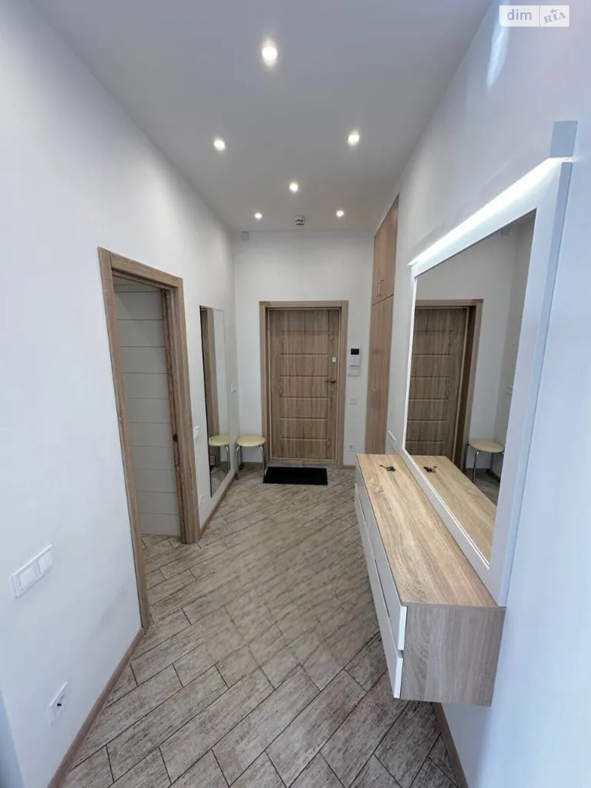 2-Room Apartment in Kirovsky Complex with Large Kitchen-Studio