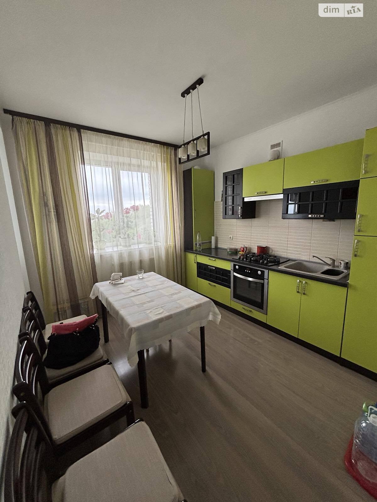 One-bedroom apartment with good renovation near amenities