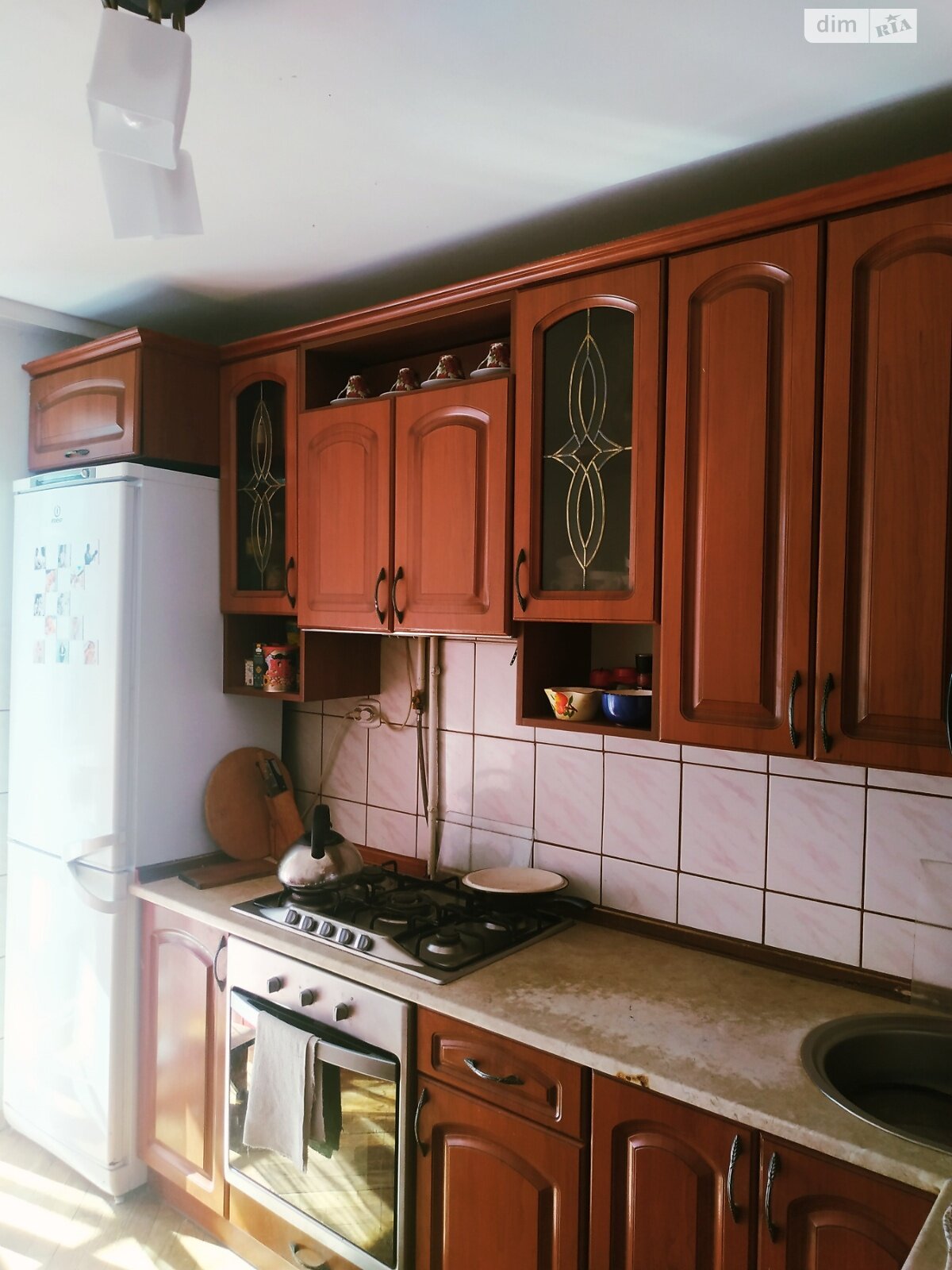 Широка көшесіндегі 3 бөлмелі пәтер, жақсы жабдықталған