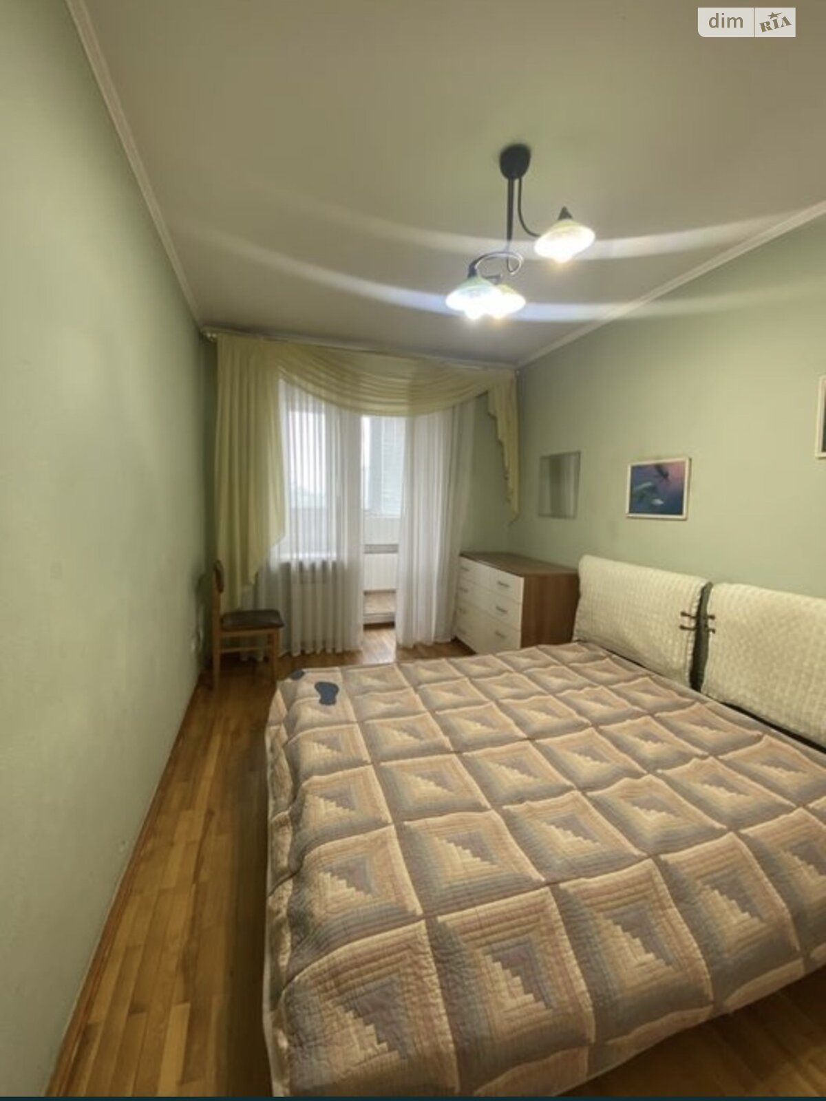 Дүкен орталығына жақын престижді аудандағы 3 бөлмелі пәтер
