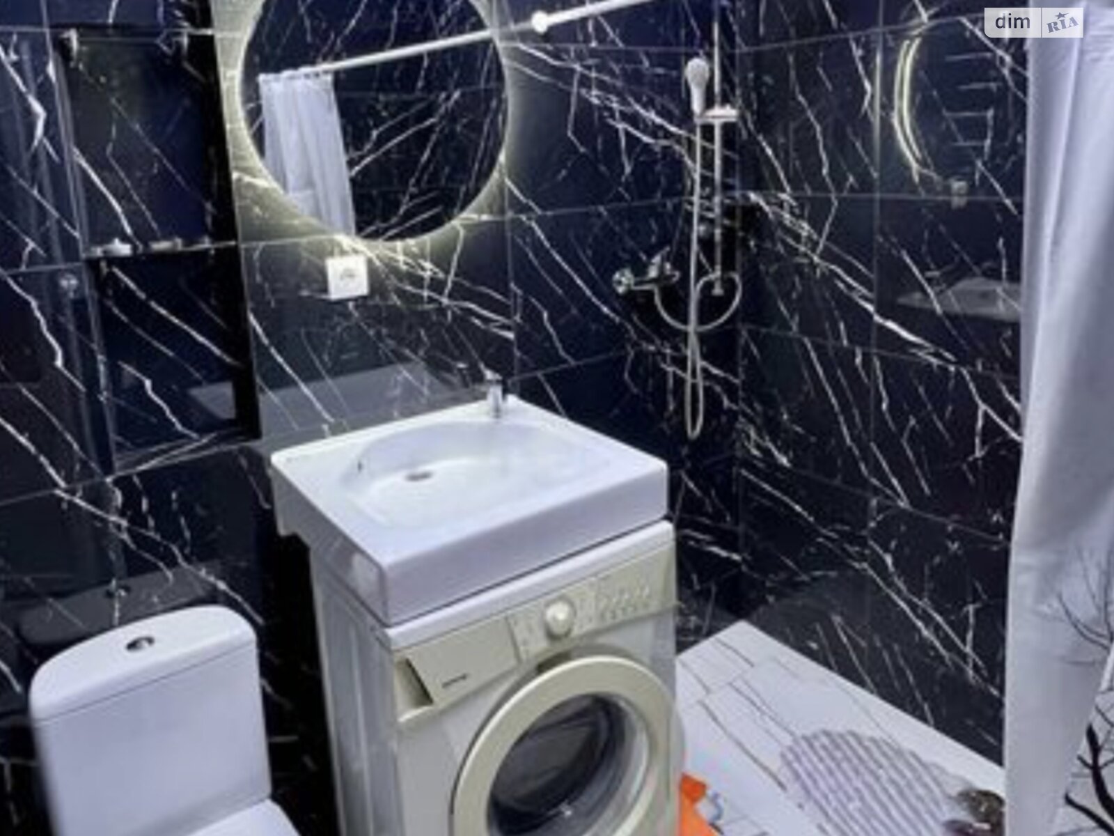 1-Room Apartment near P. Orlika and B. Khmelnitskogo Intersection