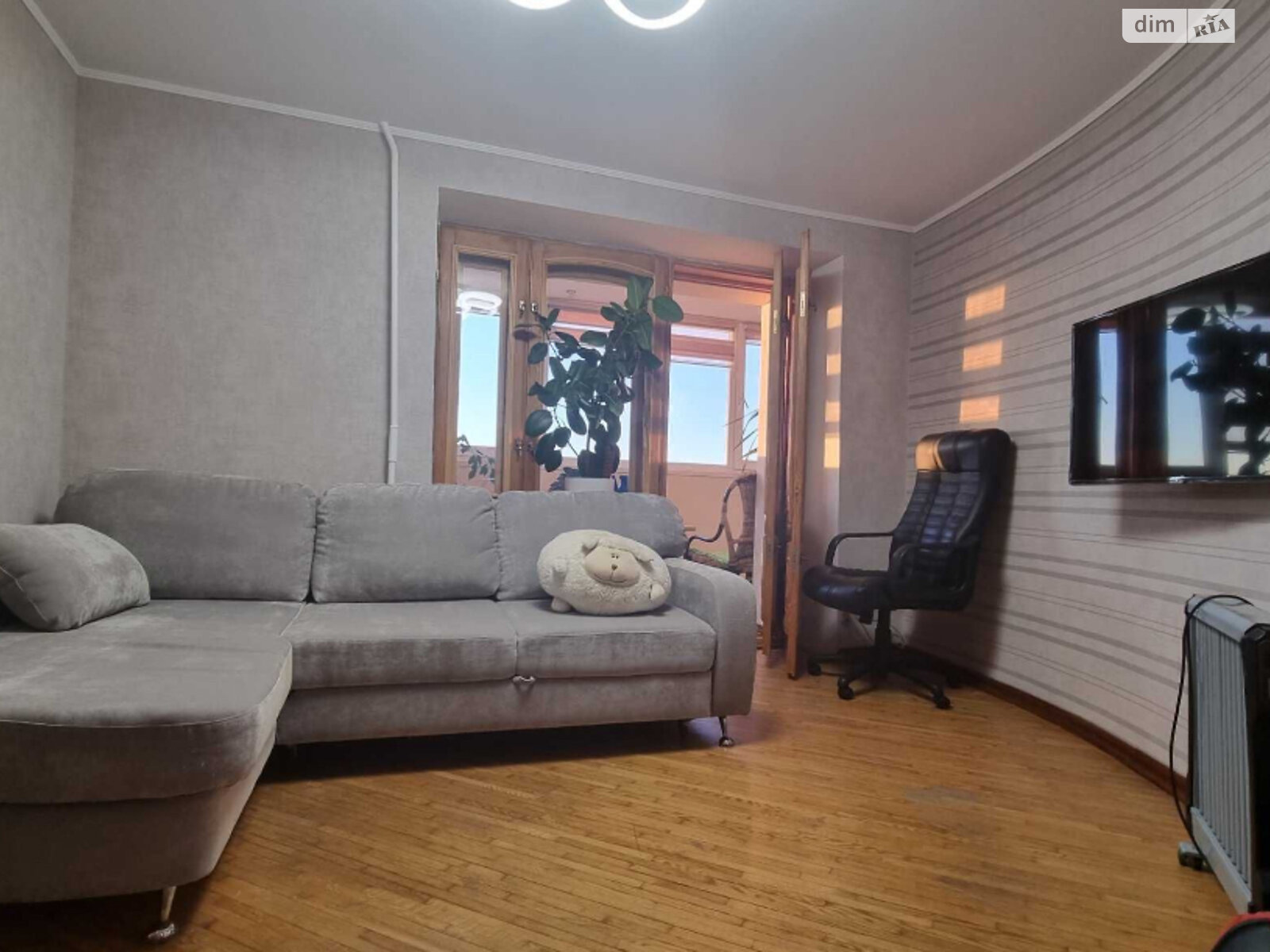 3-Room Apartment on Rabochaya Street, Convenient Location