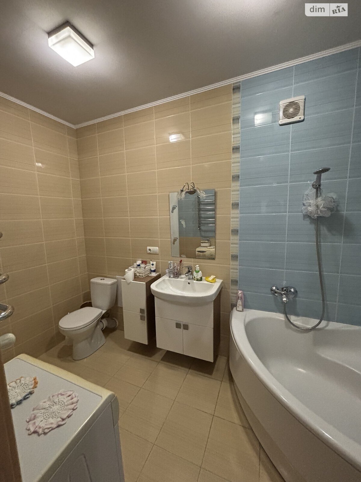 One-bedroom apartment with good renovation near amenities