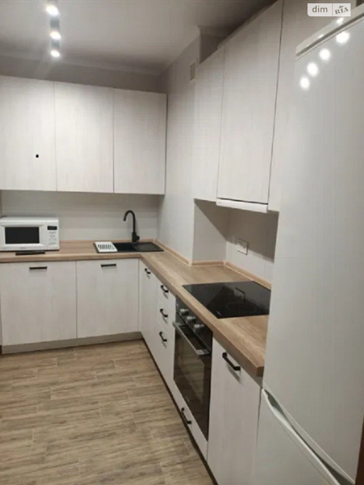 Modern 2-Room Apartment in ЖК Ревуцкий, Near Kharkivska Metro