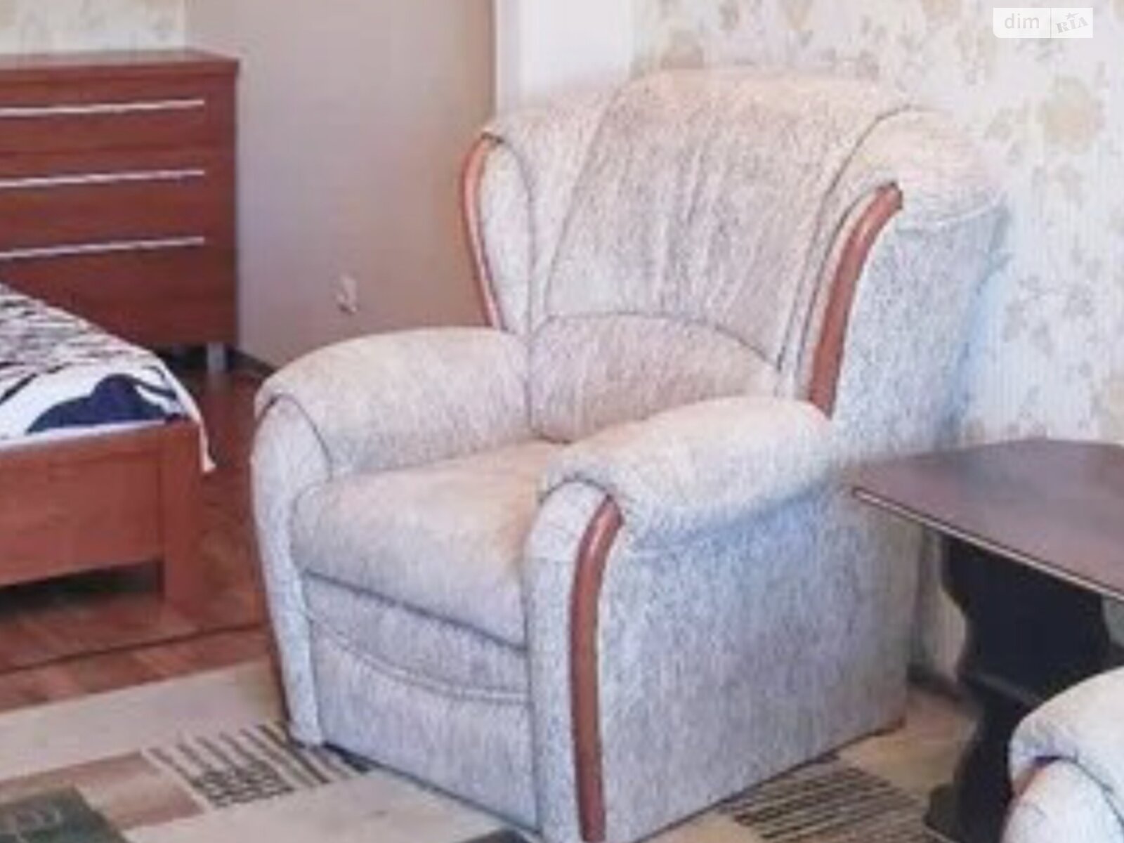 Spacious 1-bedroom apartment in city center near Passage