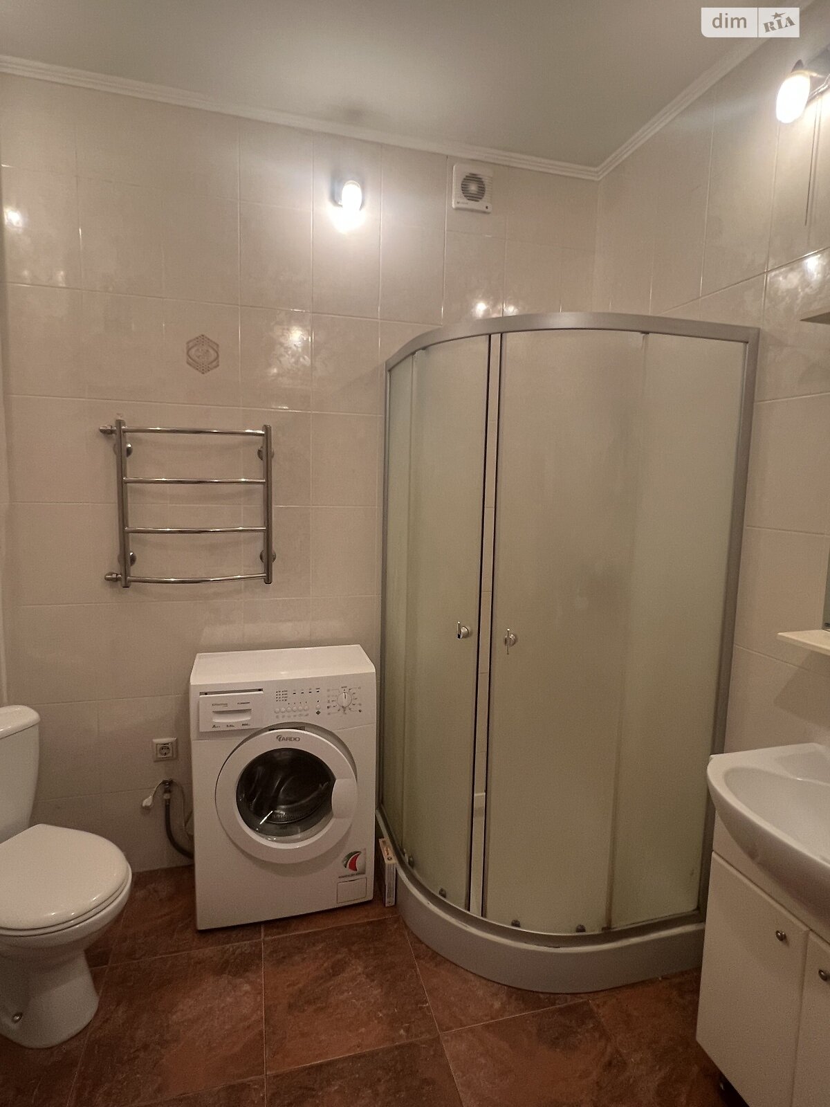 1-bedroom apartment on 8th floor of 25-story building