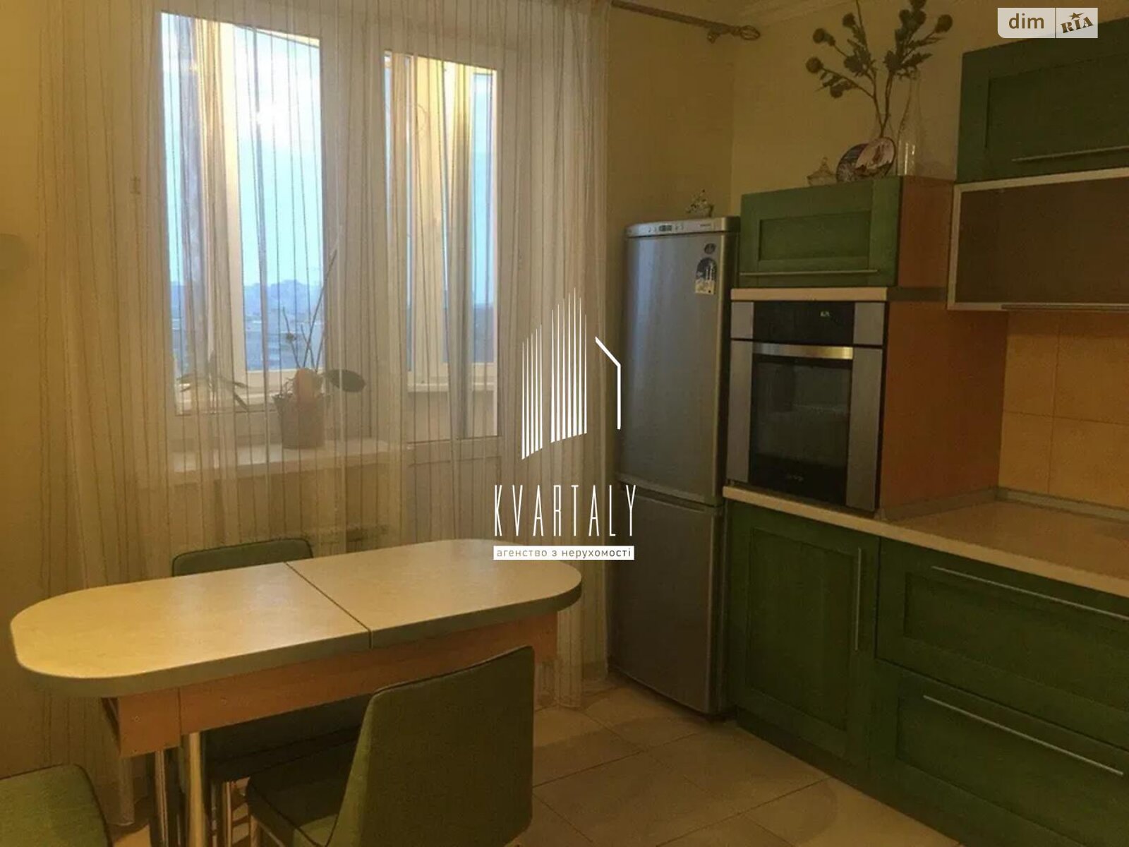 2-Room Studio Apartment on Yuriy Lytvytskyi Street