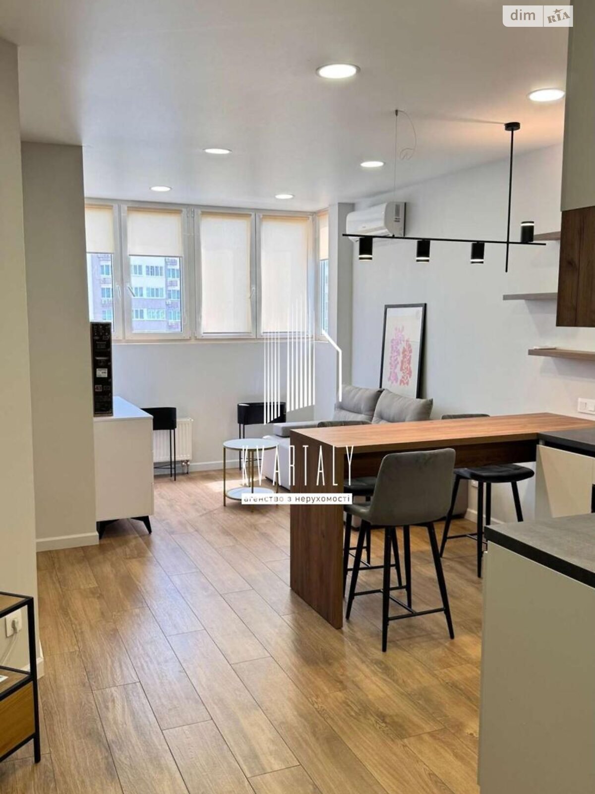 1-Bedroom Apartment with Designer Renovation on Mykilsko-Slobidska Street
