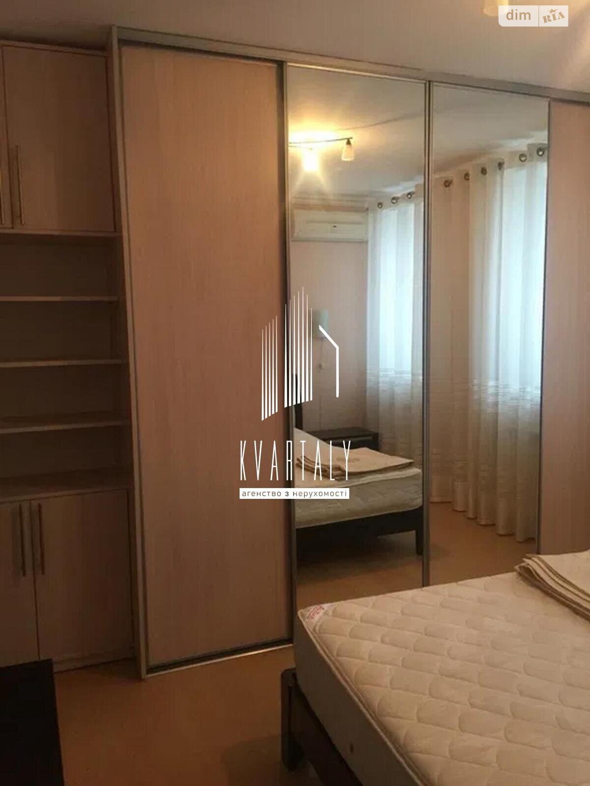 2-Room Studio Apartment on Yuriy Lytvytskyi Street