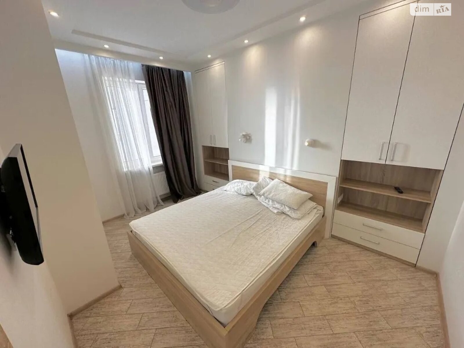 2-Room Apartment in Kirovsky Complex with Large Kitchen-Studio
