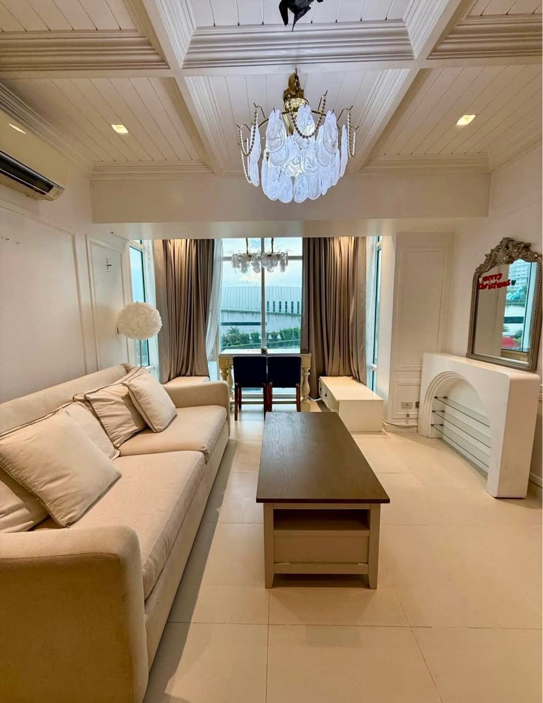 Red Oak, Two Serendra - SM Aura маңындағы 2 бөлмелі толық жабдықталған пәтер