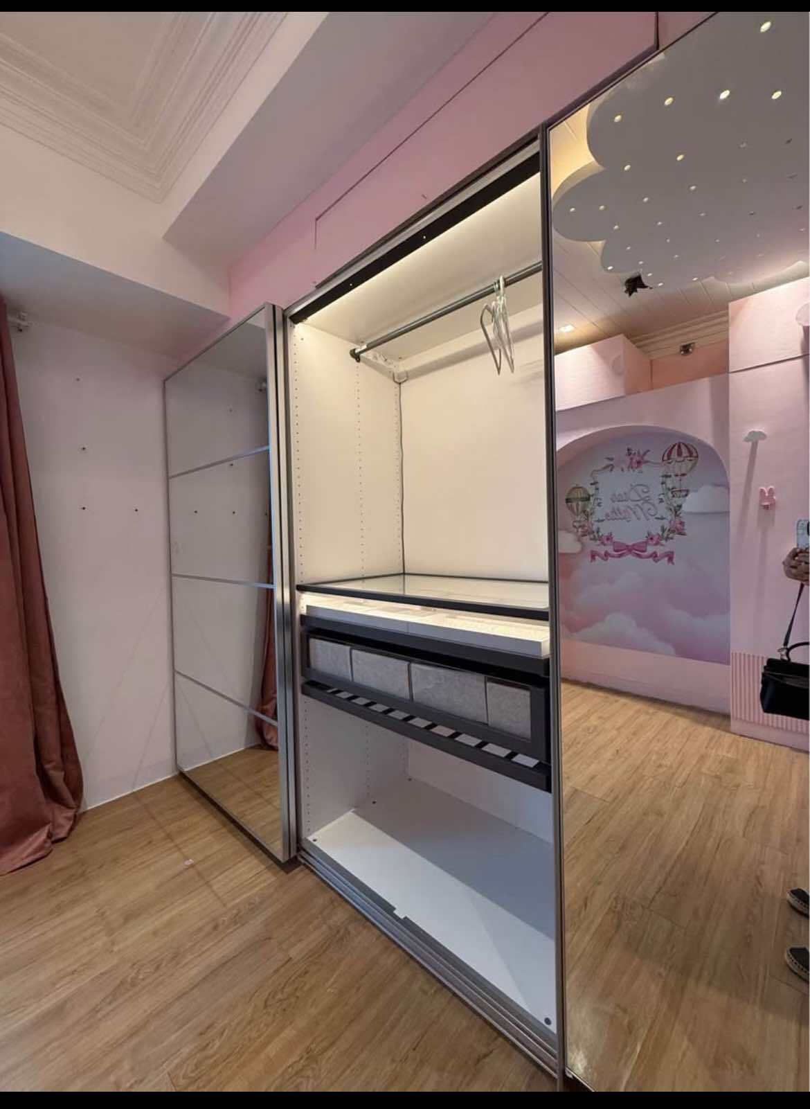 Two Serendra - Red Oak Tower, толық жабдықталған 2 бөлмелі пәтер