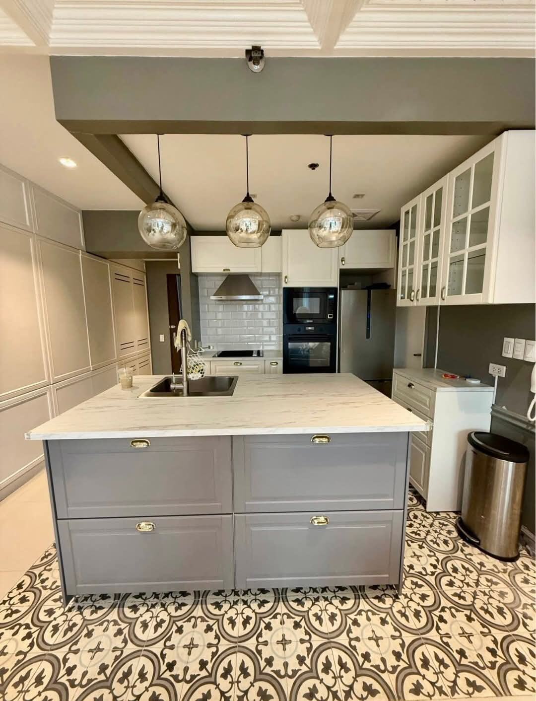 Red Oak, Two Serendra - SM Aura маңындағы 2 бөлмелі толық жабдықталған пәтер