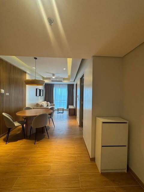 100 West Makati толық жабдықталған 2 бөлмелі пәтер