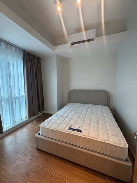 100 West Makati толық жабдықталған 2 бөлмелі пәтер