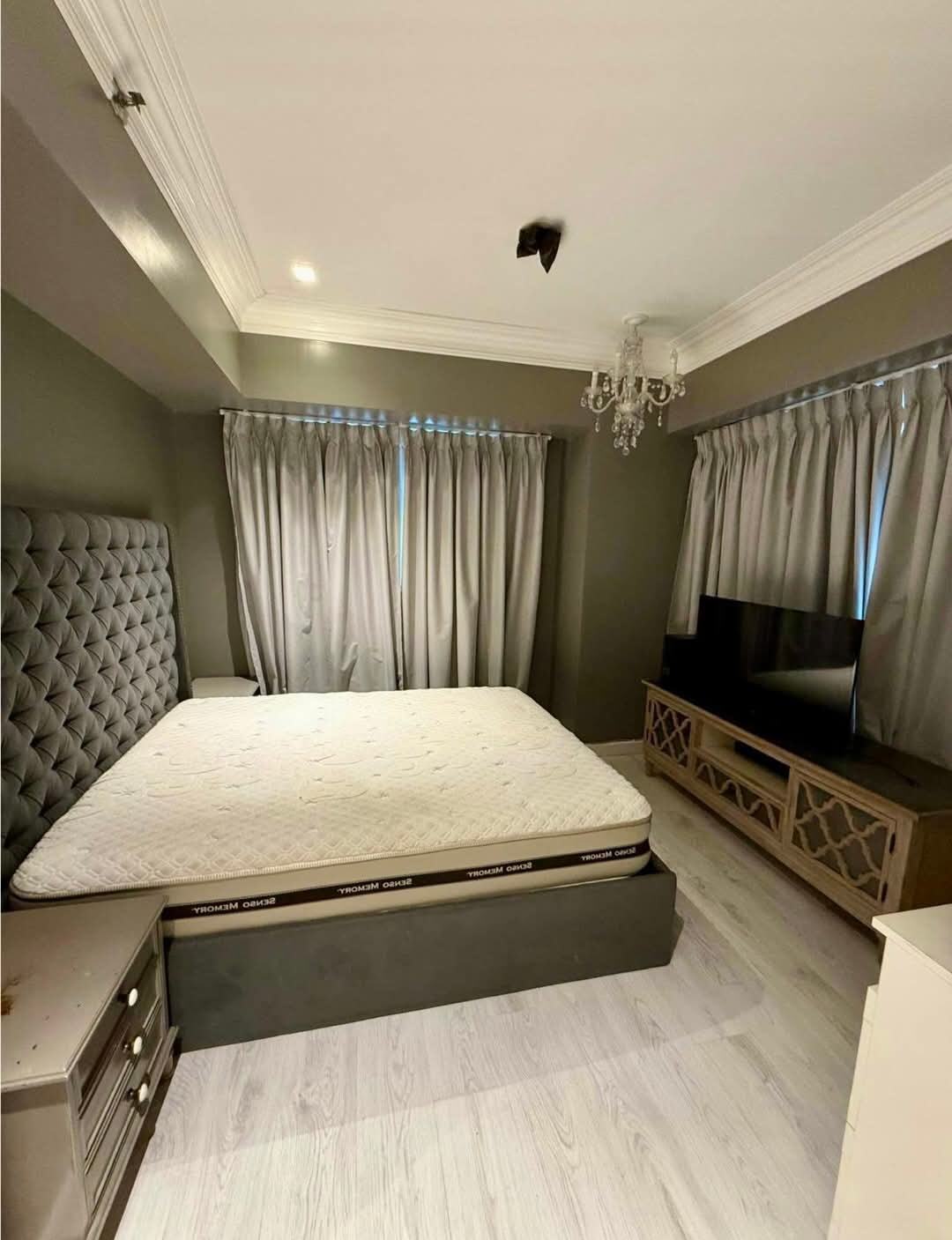 Red Oak, Two Serendra - SM Aura маңындағы 2 бөлмелі толық жабдықталған пәтер