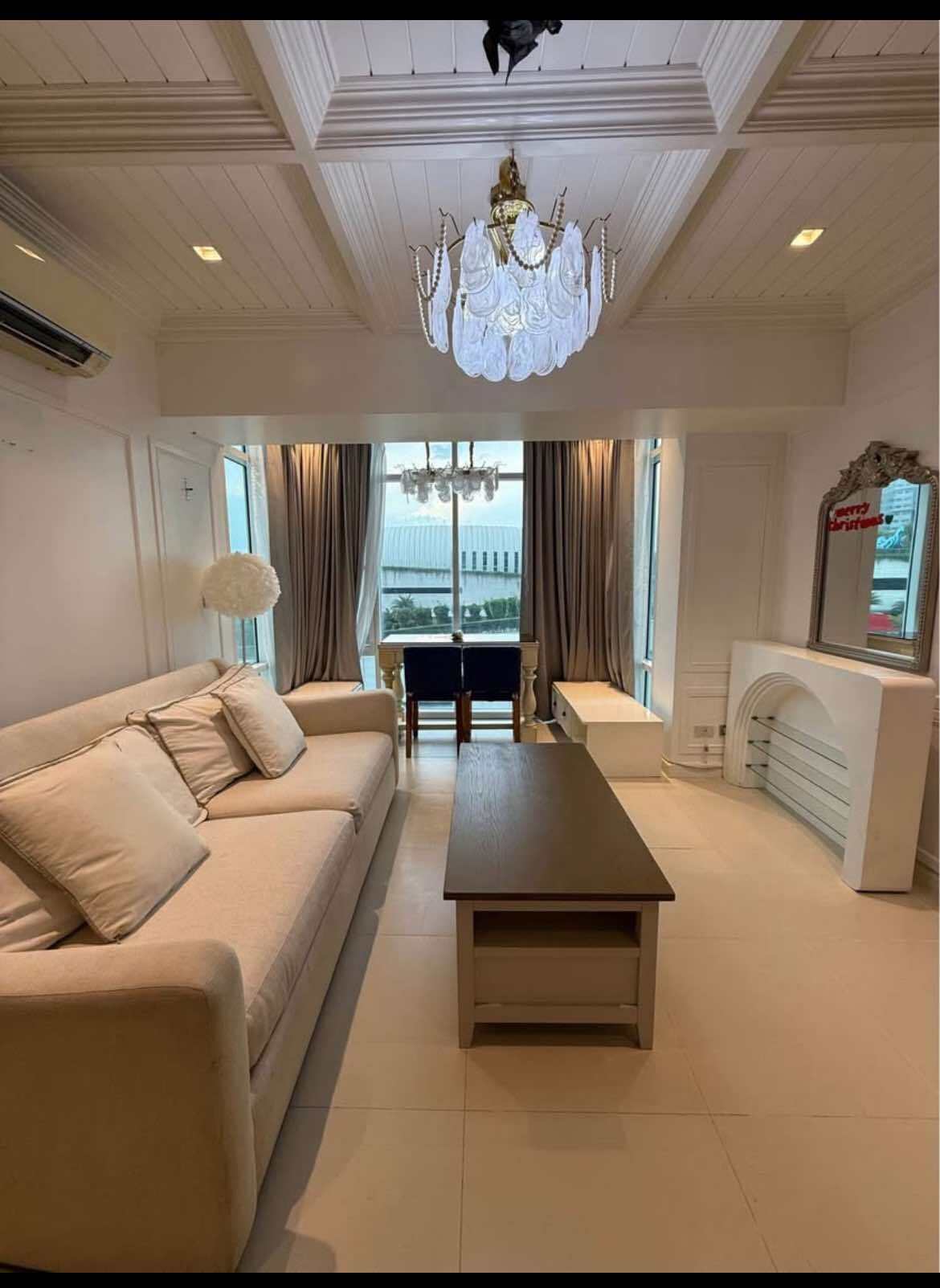 Two Serendra - Red Oak Tower, толық жабдықталған 2 бөлмелі пәтер