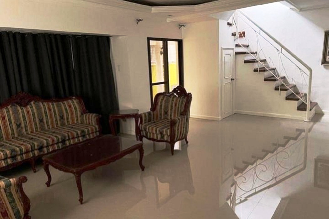 B.F. Homes Paranaque-дағы классикалық 2 қабатты үй - Кең отбасылық үй