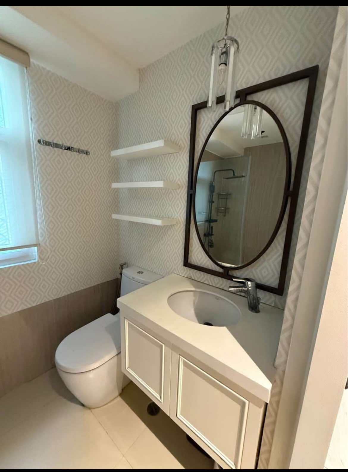 Two Serendra - Red Oak Tower, толық жабдықталған 2 бөлмелі пәтер