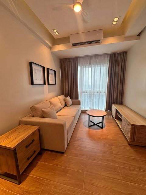 100 West Makati толық жабдықталған 2 бөлмелі пәтер