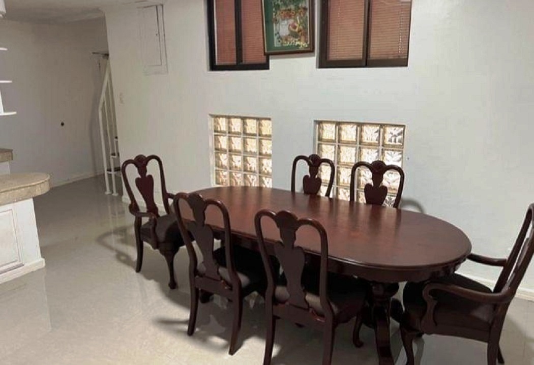 B.F. Homes Paranaque-дағы классикалық 2 қабатты үй - Кең отбасылық үй